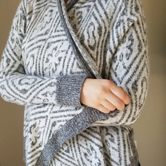 Grey & White Oversized Cozy Blanket Wrap Cardigan - Picture 7 of 8